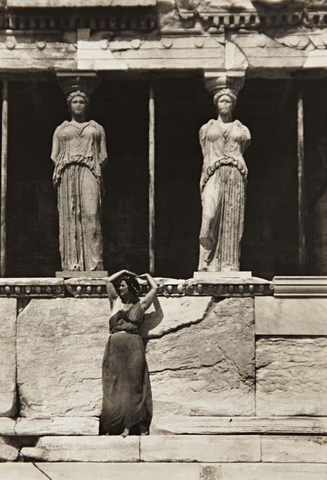 Inspiration : Dancers at the Acropolis